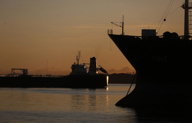 Libyan Tanker Spills Crude After Collision Near Singapore