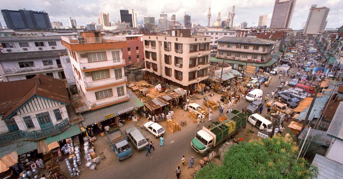 Oil Price Drop Forces Nigeria to Adjust Budget