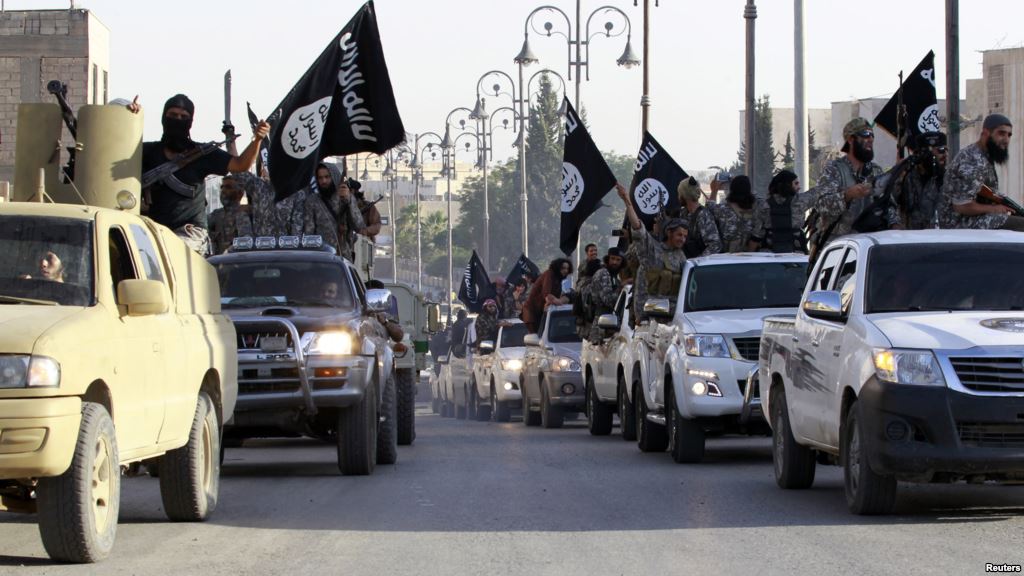 ISIS Smuggles Oil, Scares Off Oil Investments