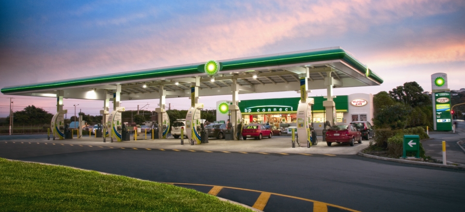 Oil Prices Rise as Signs Companies Cut Production