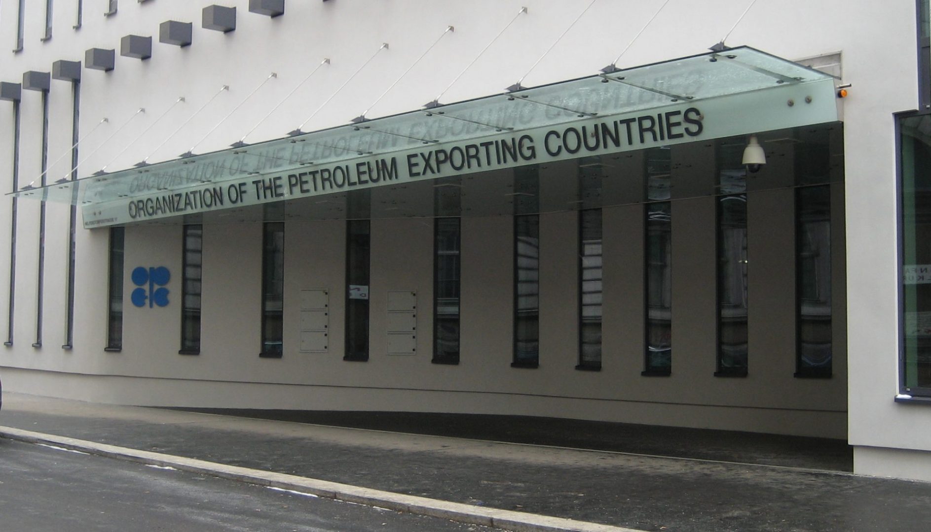 OPEC Cites Supply Disruptions in Market Report