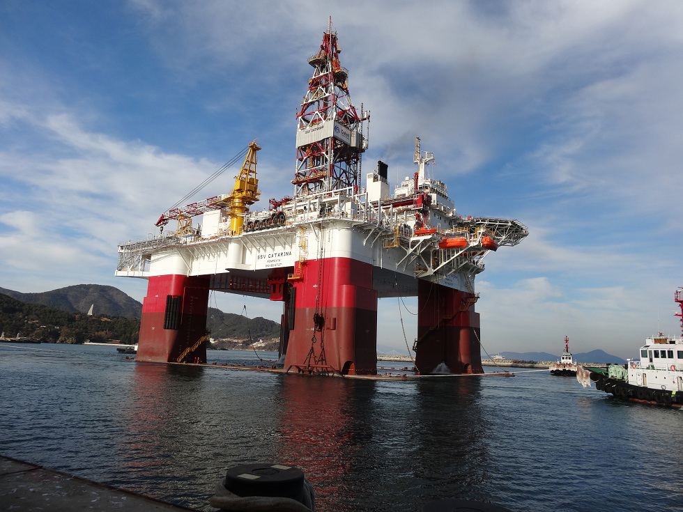 Angola to Cut Budget by 25% as Oil Revenue Plunges