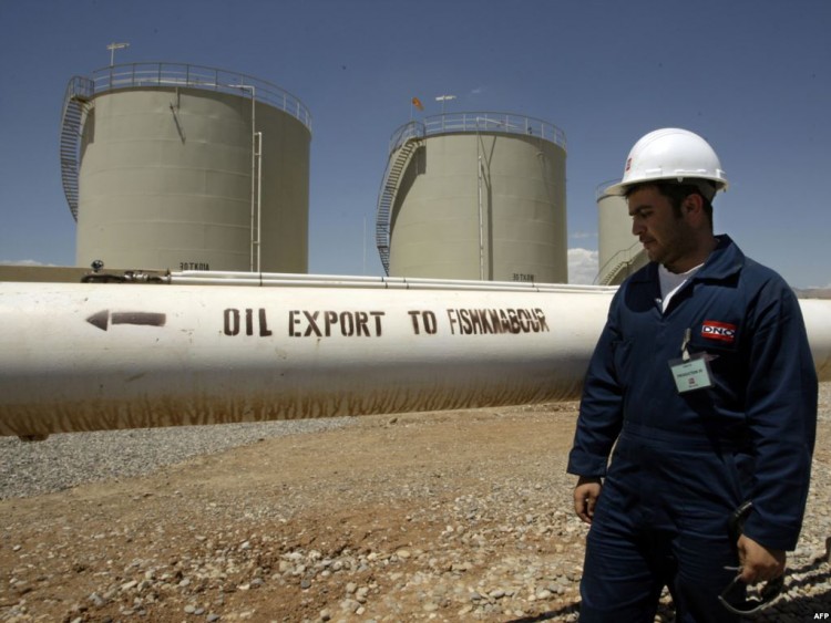 Iraq Reviewing Foreign Oil Contracts to Up State Share in Production