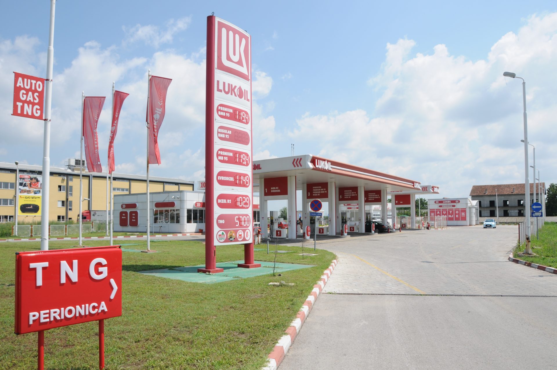 Iraq Pays Debts, Lukoil Pledges Investments