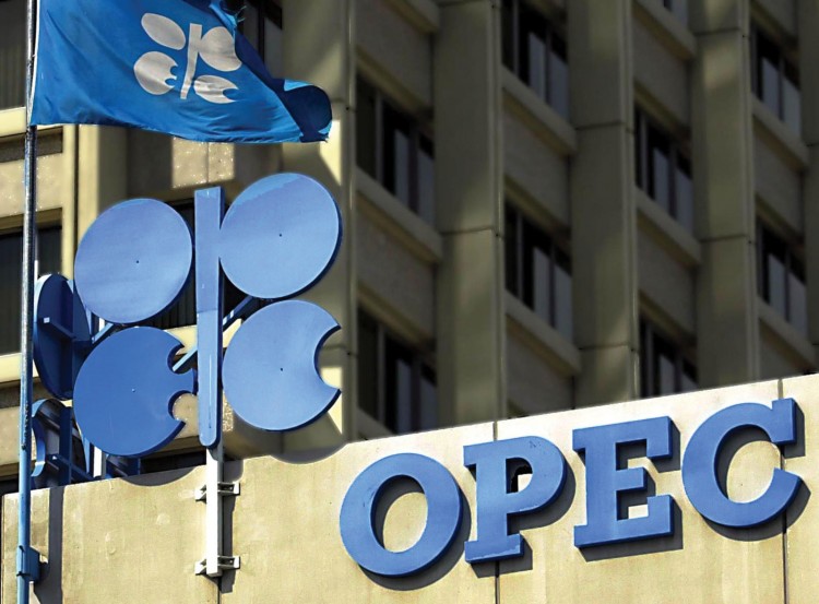 OPEC’s Oil Output Hit Record High Amid Freeze Talks
