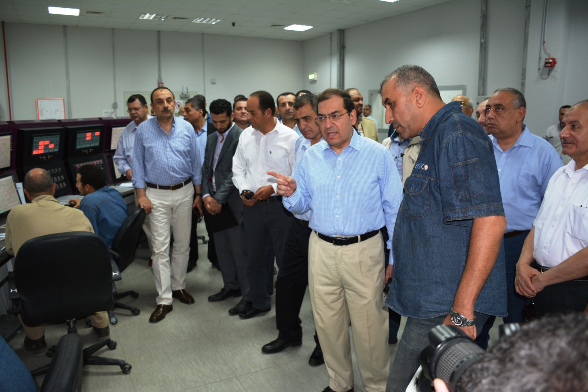 Oil Minister Visits Petrochemical Companies