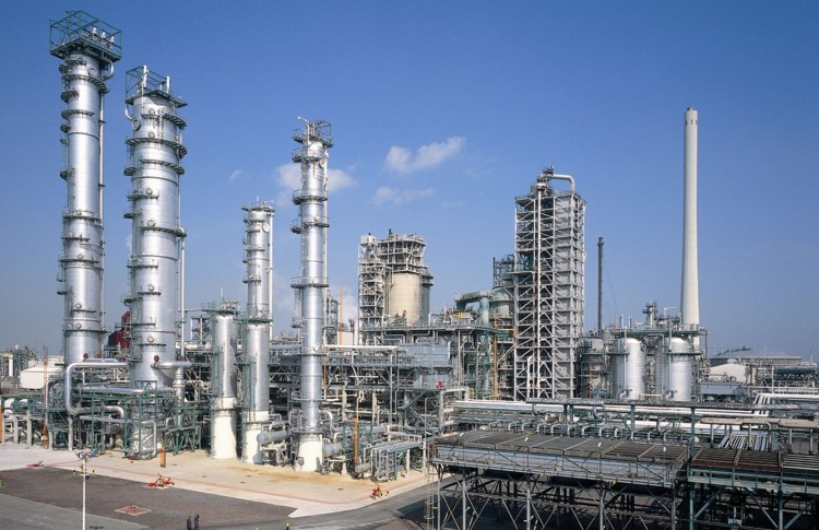 Total Eyes Iraq Oil Refinery