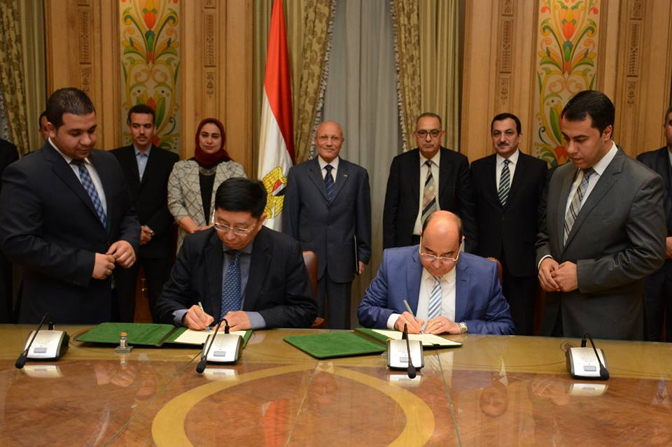 Egypt, China Sign $2B Solar MoU
