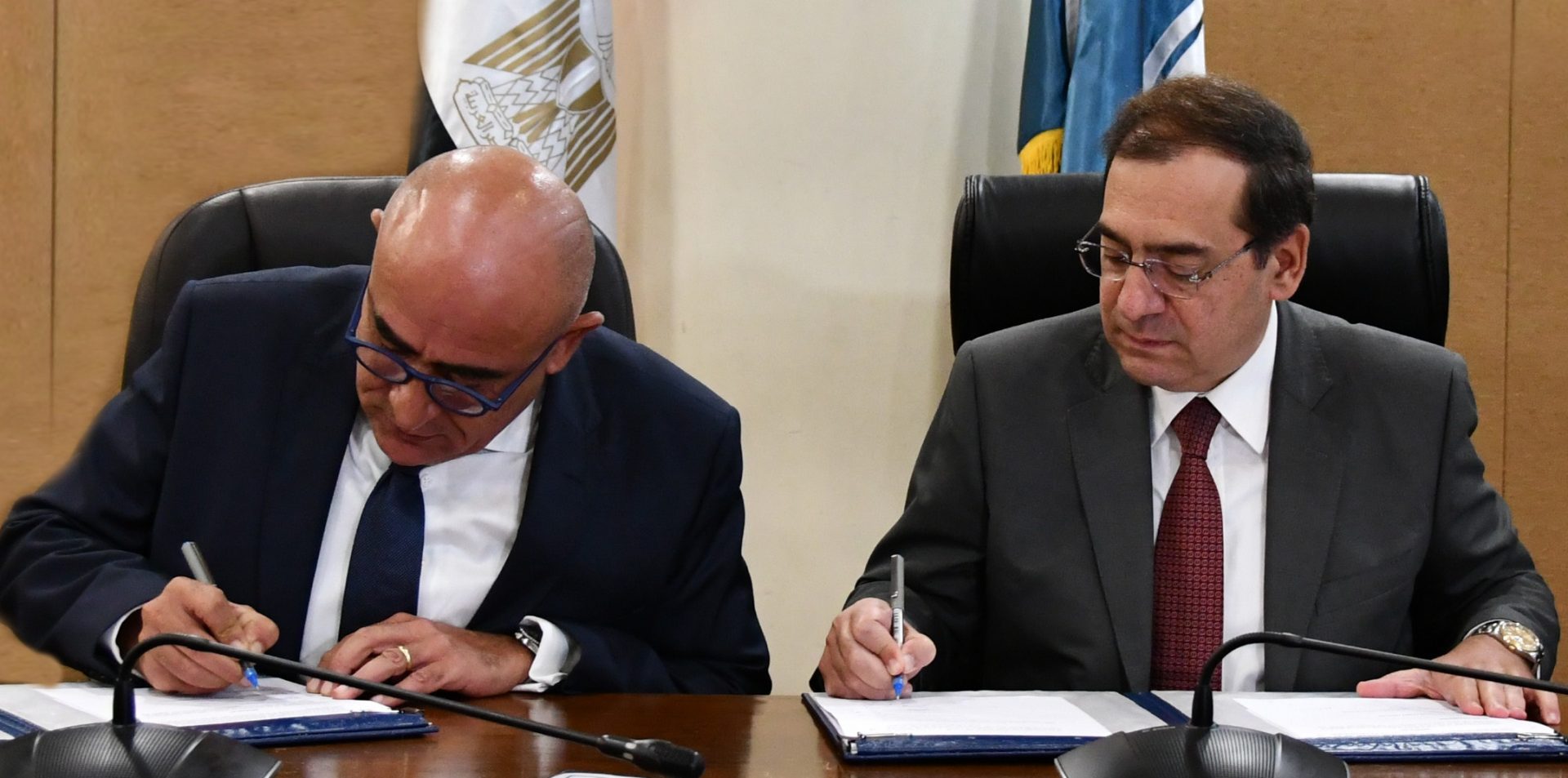 Oil Ministry Signs $1B E&P Agreement with Shell