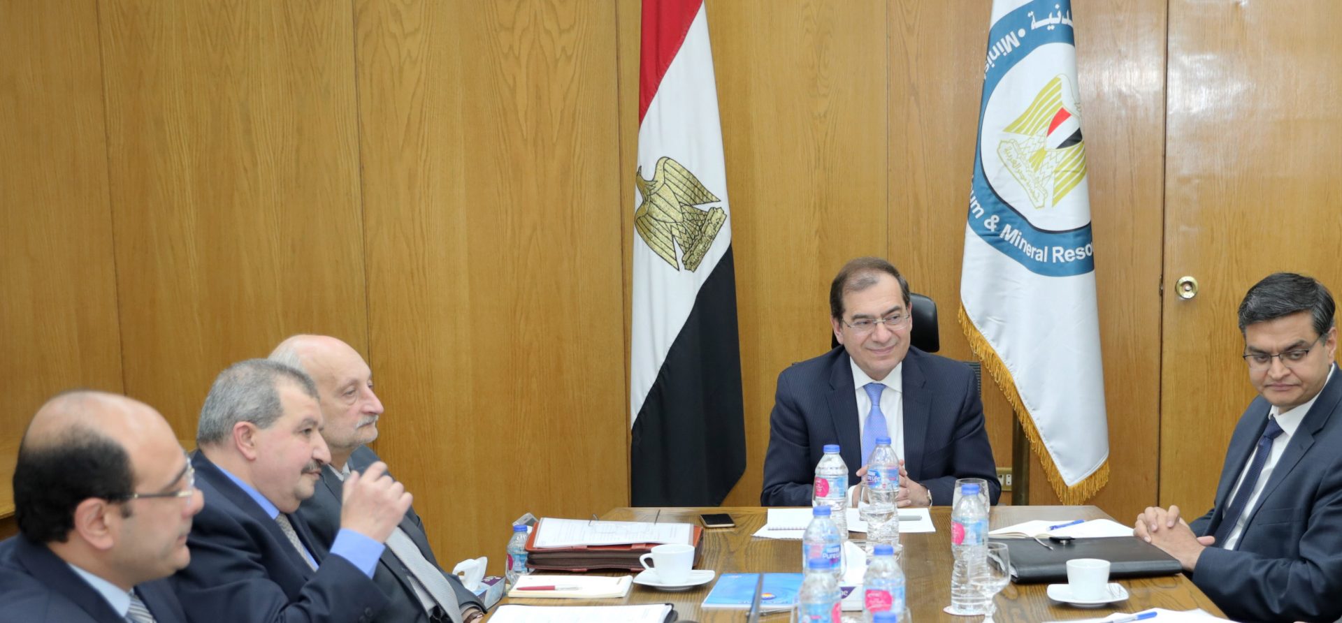 El Molla, Finance Institutions Discuss Natural Gas Delivery