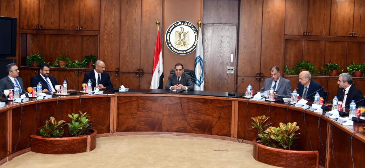 El-Molla Discusses Oil Imports, Investments with KPC