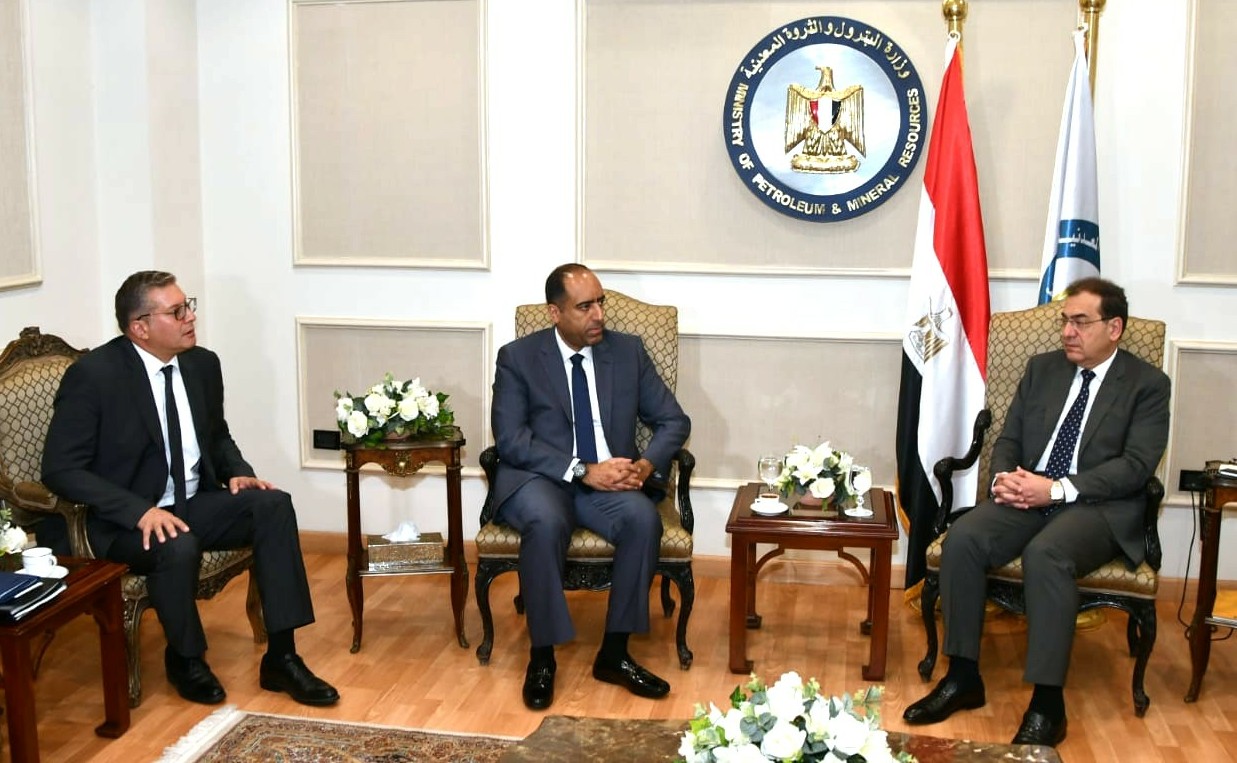 El Molla Reviews New Projects with Schlumberger