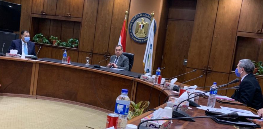 El Molla Reviews Plans to Ensure Availability of Petroleum Products in Local Market