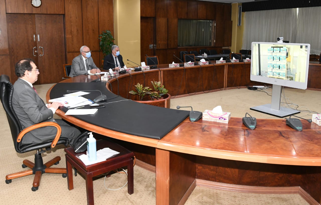 El Molla Urges Merger of Aqua Paris, El Wadi El Gadid for Containers