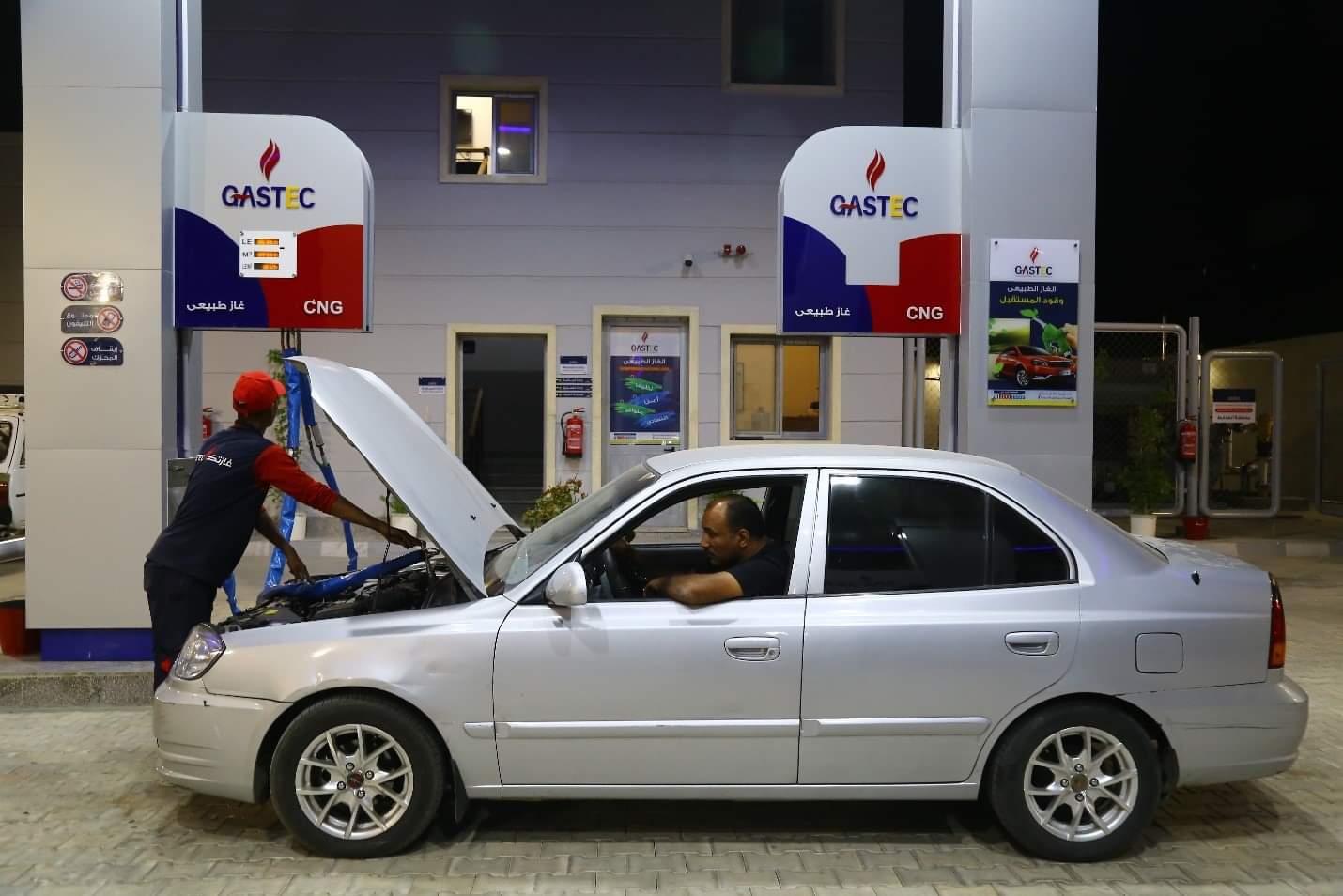 Gastec Succeeds in Conversion of Heavy-goods Vehicle to Run on Natural Gas