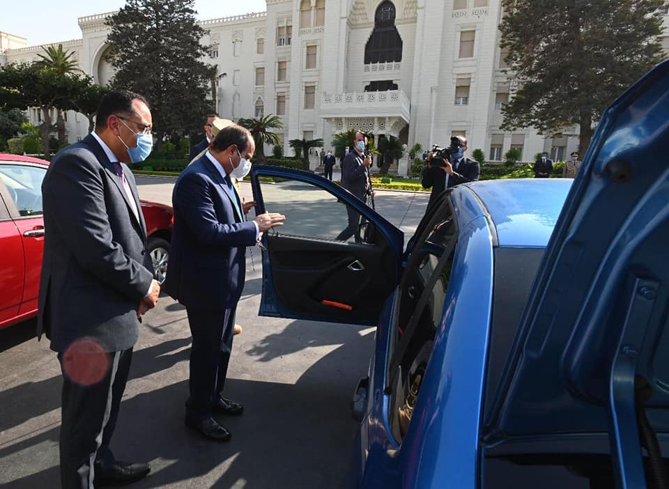 Al Sisi Inspects New Models of Natural Gas Vehicles