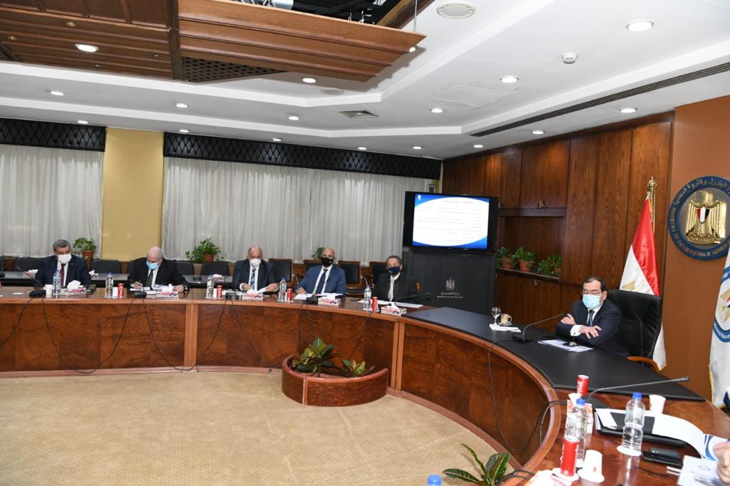 El Molla reviews plan of  Natural Gas Delivery to 1.2 MM Households