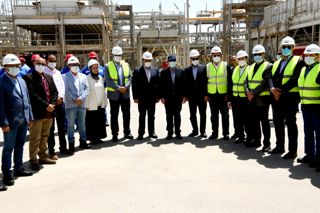 El Molla Inspects Dahshour Gas Compressor Station Project