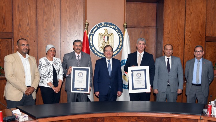 El Molla Honors PETROJET for Obtaining Guinness World Records Certificate