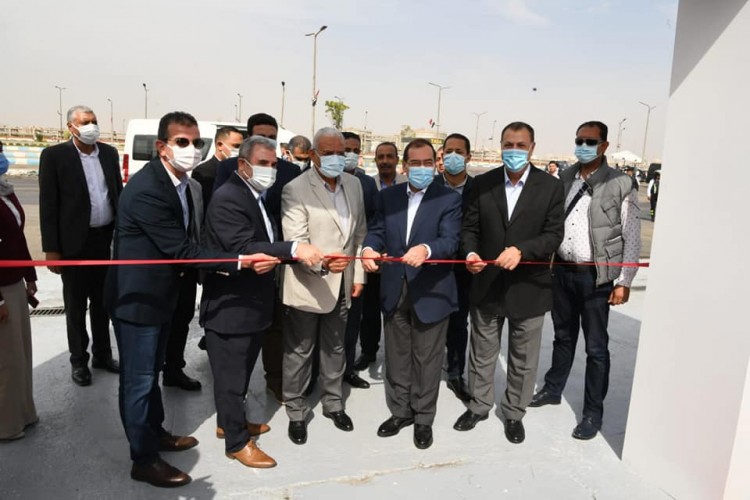 El Molla Inspects Petroleum Projects, Inaugurates Natural Gas Fuel Station in Suez