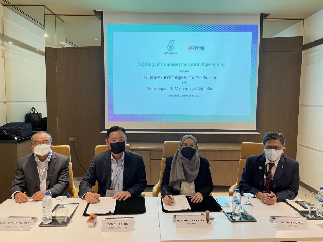 PETRONAS, SumiSaujana Sign CI4 Technology Deal at ADIPEC