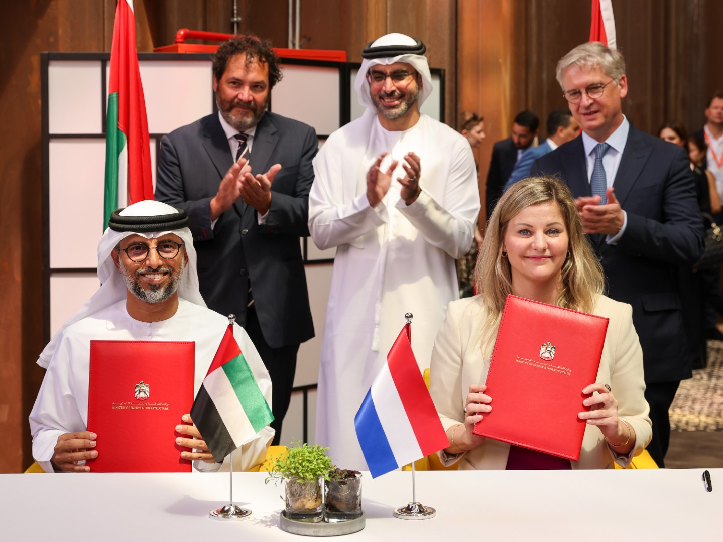 UAE, Netherlands Sign MoU for Developing Hydrogen Energy