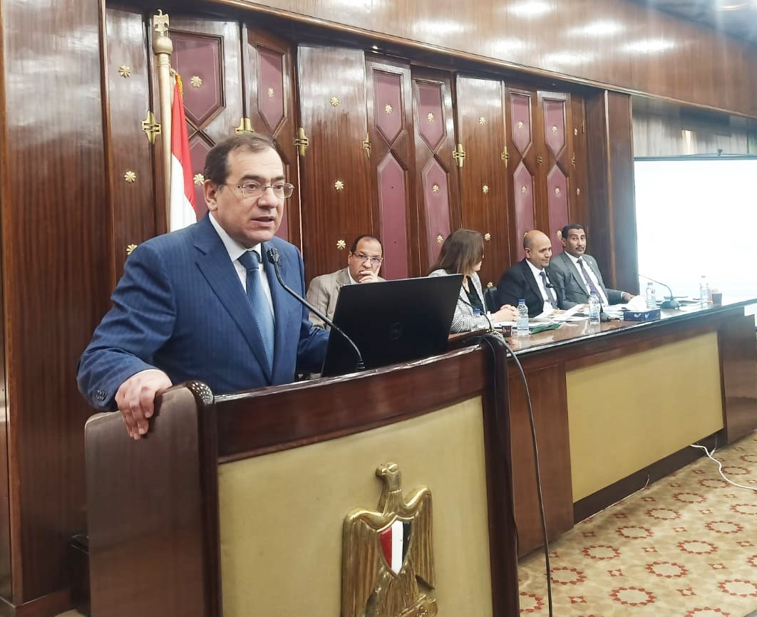 El Molla Reviews Measures for Facing Global Energy Crisis before Parliament Committee