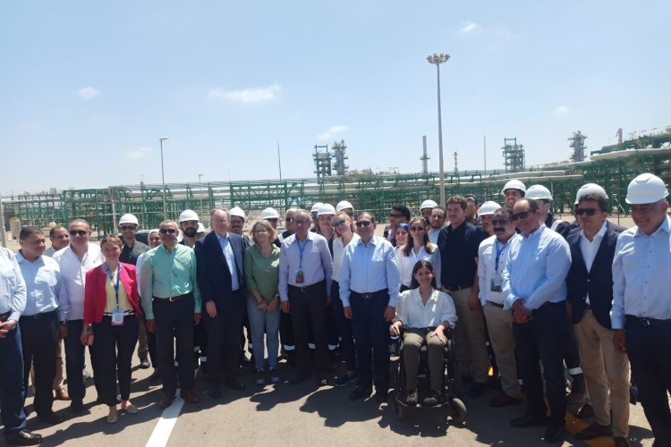 El Molla Gives Tour of Damietta LNG Plant to International Energy Leaders
