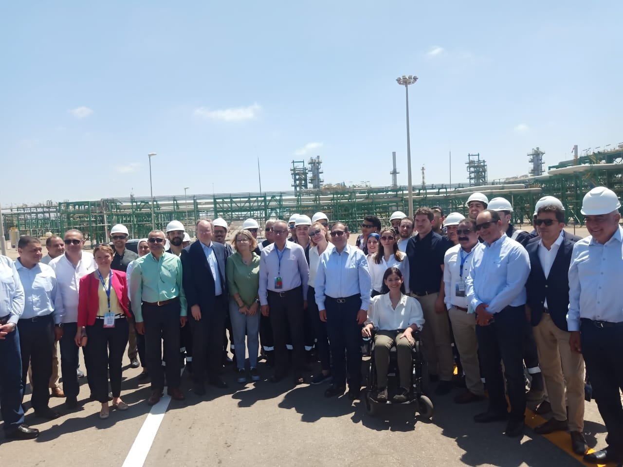 El Molla Gives Tour of Damietta LNG Plant to International Energy Leaders