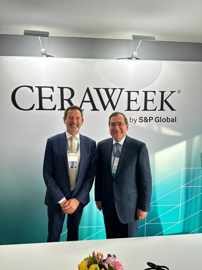 El Molla, SLB CEO Explore Technological Solutions to Support Petroleum Activities