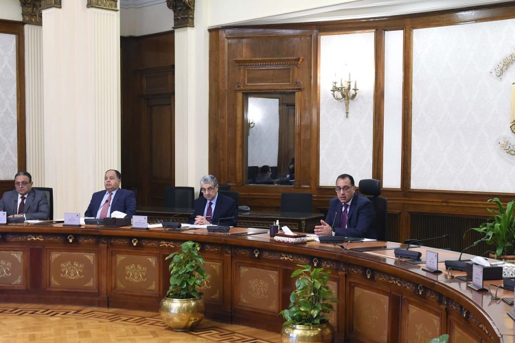 PM, El Molla, Finance Minister Discuss Resolving Monetary Entanglements