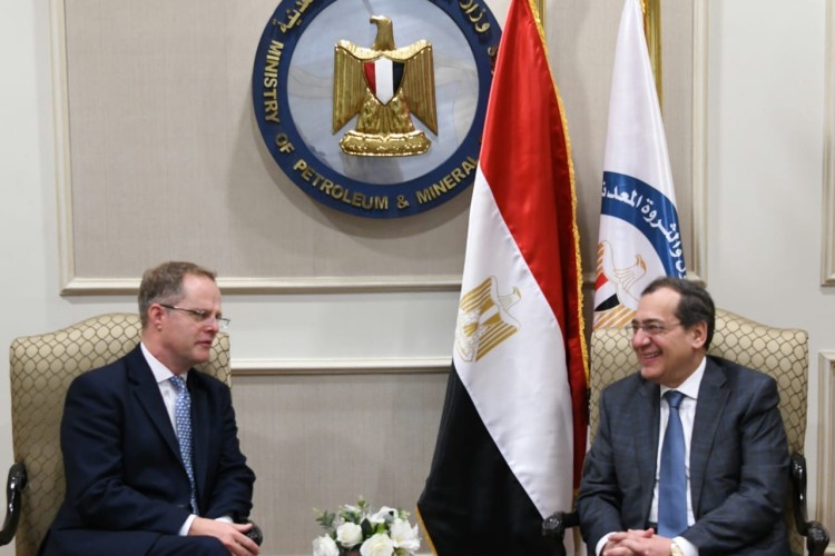 Egypt, UK Hold Talks on Oil, Gas Activities, Investments