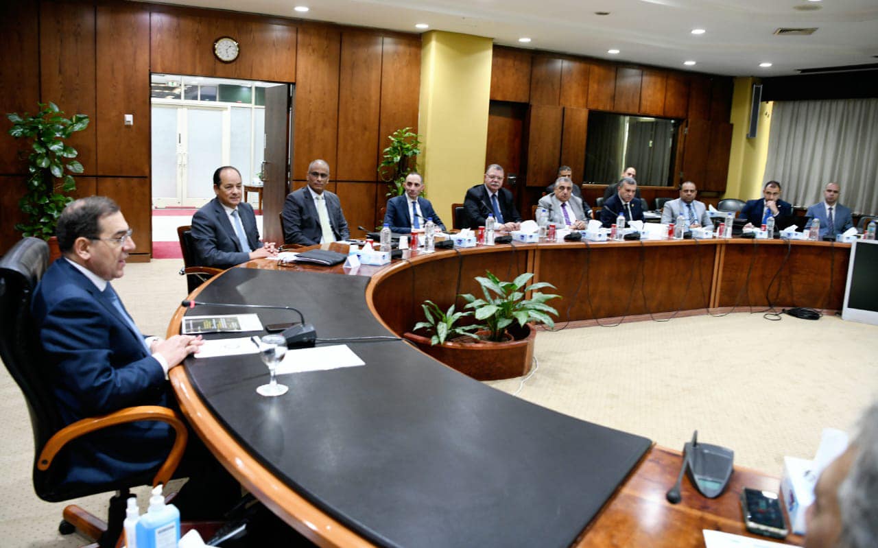 El Molla Chairs Meeting of the Higher Committee for Social Responsibility