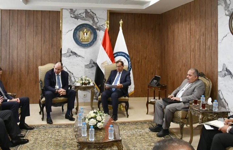 El Molla, Apache Discuss Plans to Boost Oil, Gas Exploration in Egypt