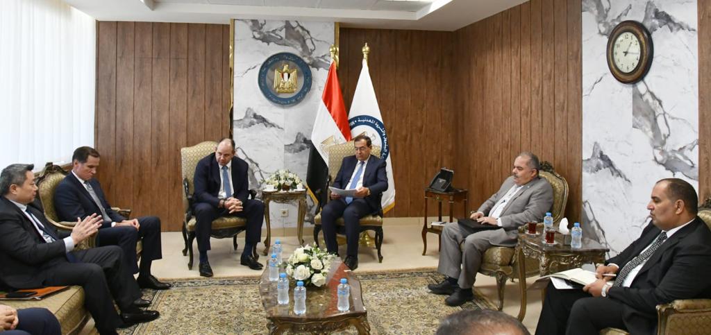 El Molla, Apache Discuss Plans to Boost Oil, Gas Exploration in Egypt