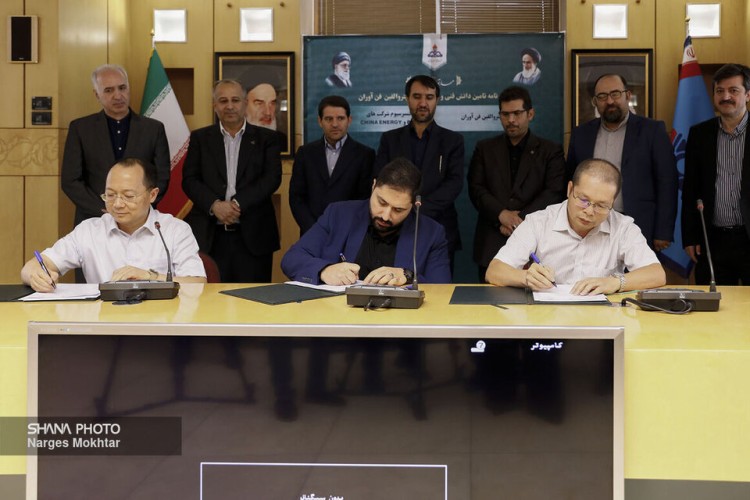 Iran, China Sign MoU in Petrochemicals