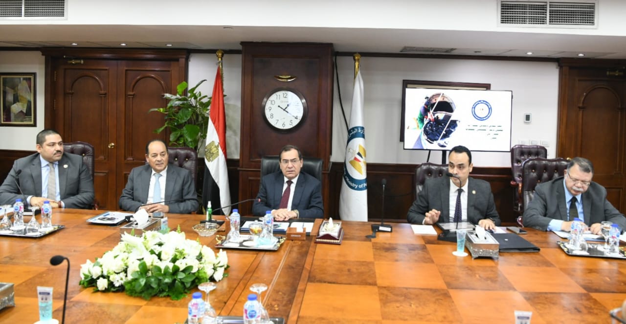 Petroleum Minister Reviews Latest Updates on Automobile Fuel Conversions to CNG