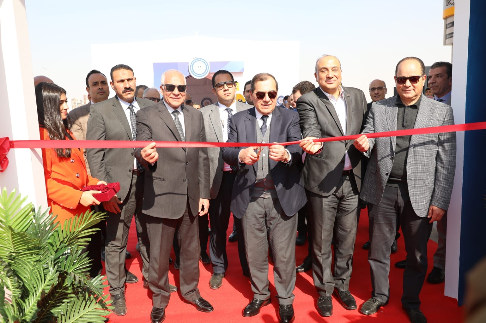 El Molla Inaugurates New Natural Gas Car Fueling Stations in Giza