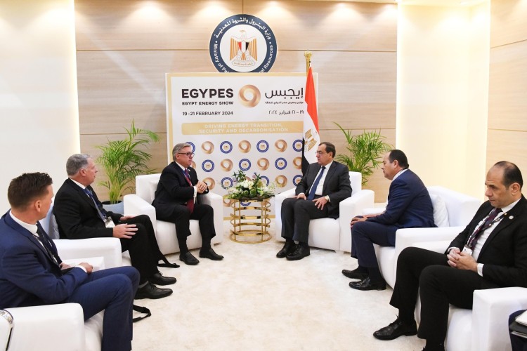 Egypt, Chevron Discuss Cooperation for Accelerating Gas Production, Development in East Med