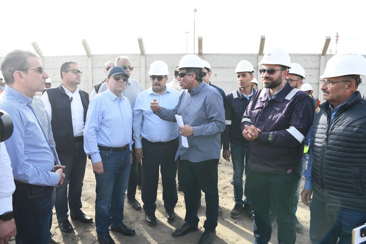 El Molla Inspects Suez Methanol Derivatives Plant in Damietta