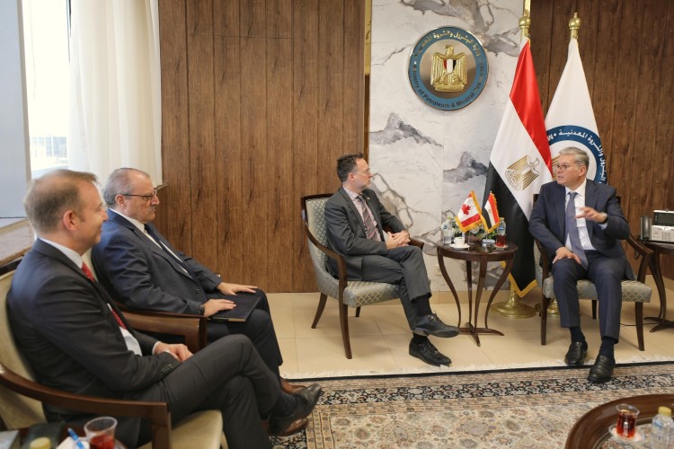 Egypt, Canada Discuss Petroleum, Mining Cooperation