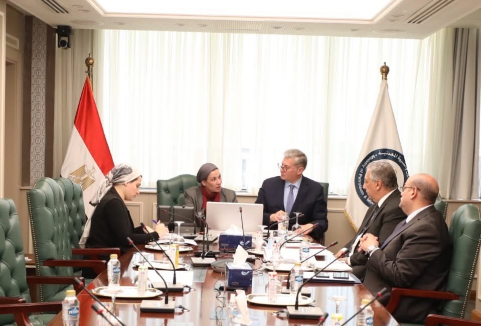 Ministries of Petroleum, Environment Explore Integration for Emissions Reduction