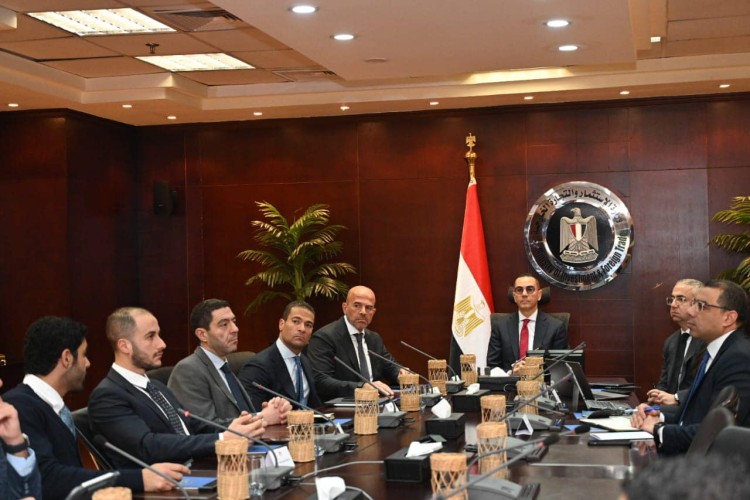 Minister of Investment Discusses Green Energy Initiatives with Key Industry Players