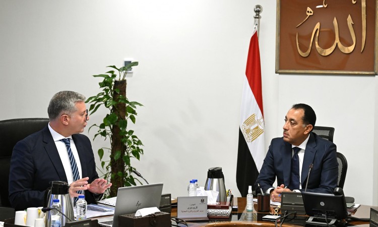 Badawi Talks Boosting Exploration in Meeting with PM
