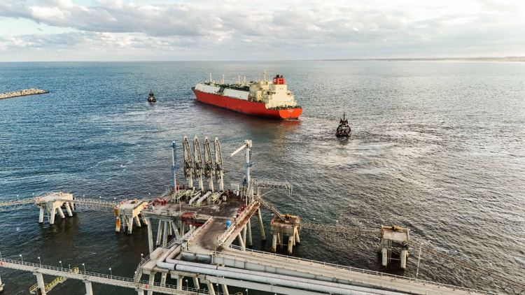 Egypt Exports LNG to Italy from Idku Liquefication Plant