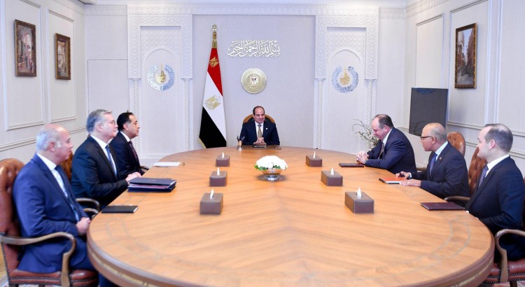 El-Sisi Follows up on Apache’s Activities in the Western Desert