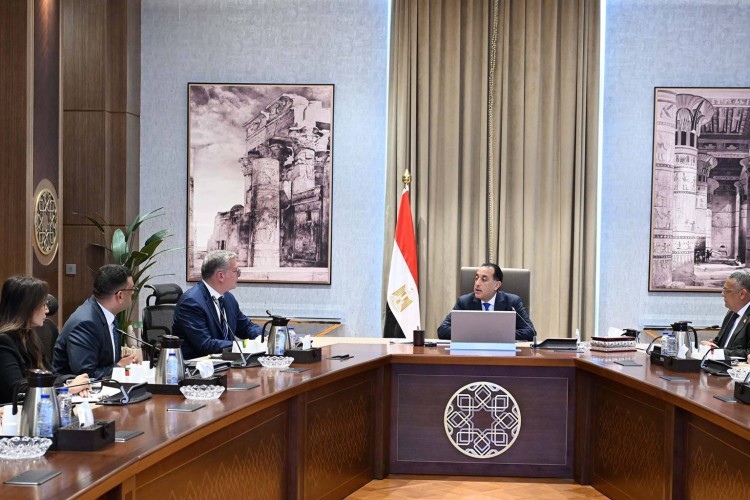 prime-minister-reviews-investment-plans-for-golden-triangles-petroleum-mining-sectors