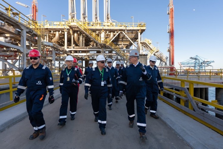badawi-visits-damietta-lng-plant-affirms-readiness-for-cypriot-gas
