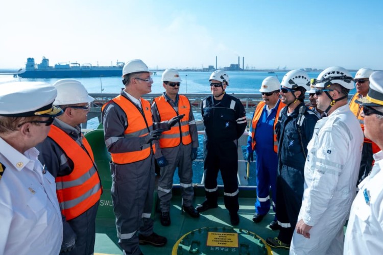 egypts-petroleum-minister-inspects-ain-sokhna-fsrus