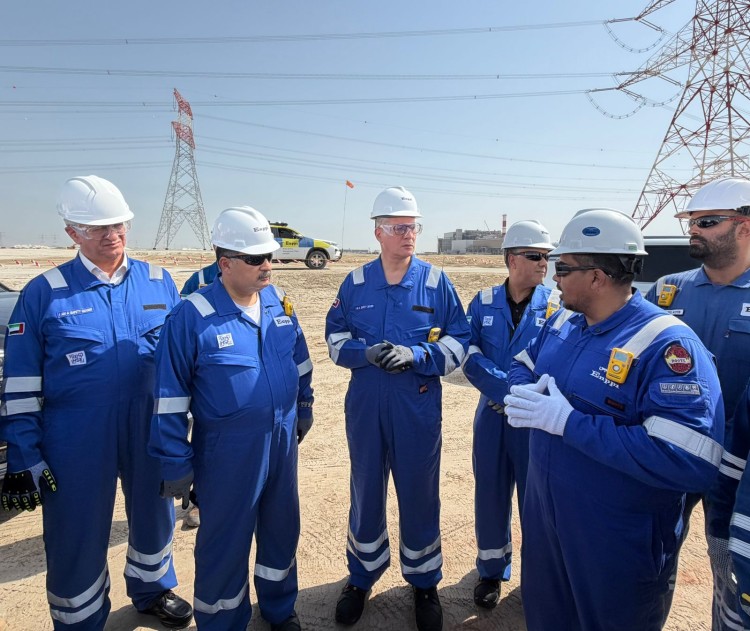 Badawi Reviews ENPPI, PETROJET Gas Project in Abu Dhabi